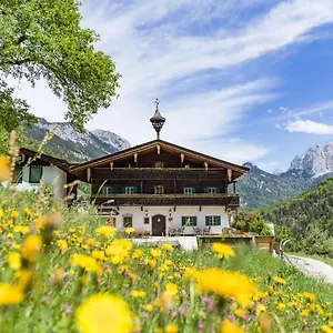 Berg'k'hof Kaisertal - Alpine Hideaway Lodge